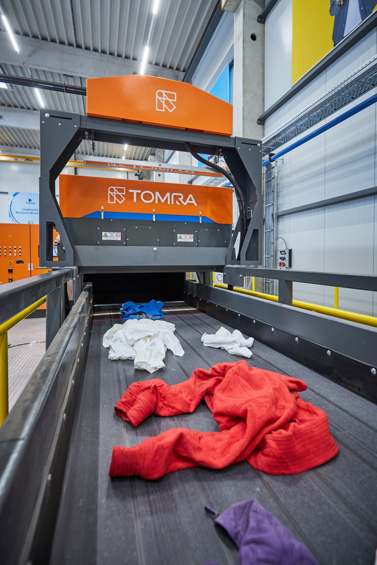 Design smarter trims, scale textile to textile recycling