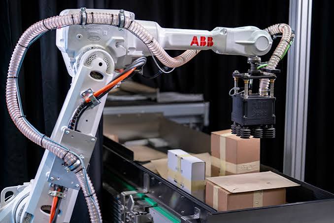 ABB Robotics integrates AI Robot Trainer into Fashion Inductor for smarter fashion logistics